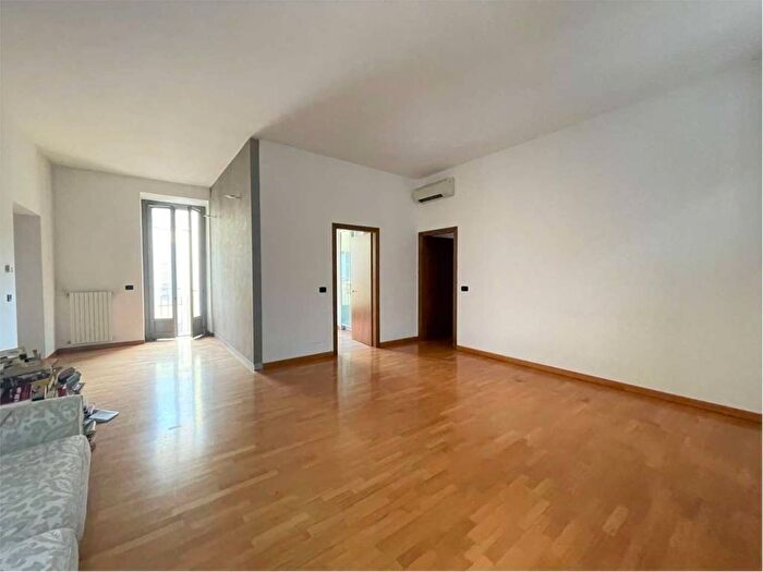 Appartamento trilocale in affitto in Festa del Perdono, Missori, Milano