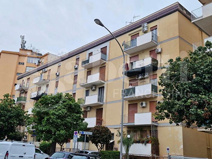 Appartamento quadrilocale in vendita in Via Carmelo Lazzaro, Palermo