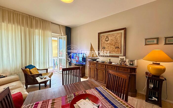 Appartamento trilocale in vendita in Viale Giacomo Matteotti, Cernobbio