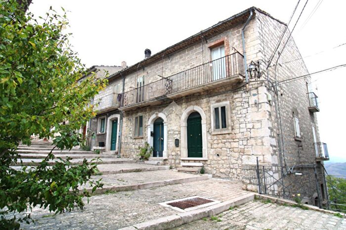 Casa quadrilocale in vendita in Via Trento Trieste, Oratino