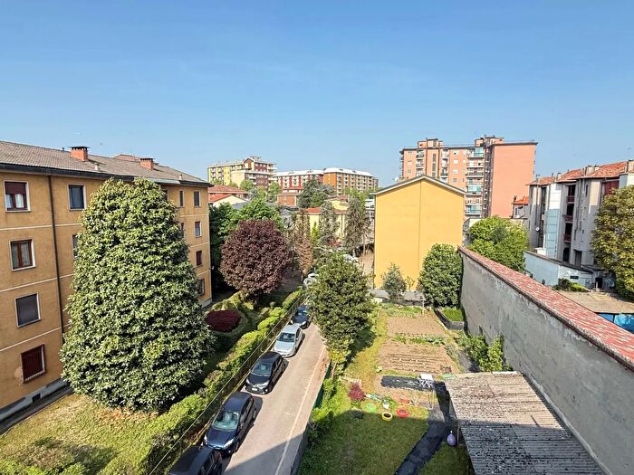 Appartamento trilocale in vendita in Via Battaglia dei Giganti, Melegnano