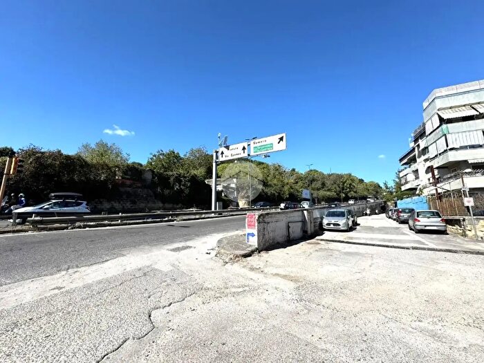 Appartamento trilocale in vendita in Via Comunale Cintia, Napoli