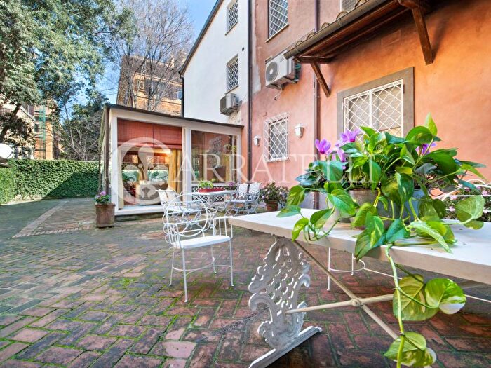 Appartamento quadrilocale in affitto in Via di Villa Sacchetti, Parioli, Roma