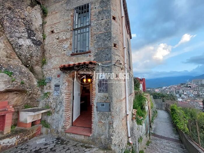 Casa bilocale in vendita in Via Umberto I, Monforte San Giorgio