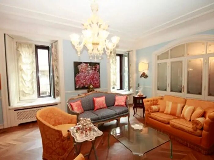 Appartamento con 6 locali in vendita in Milano