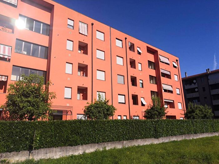 Appartamento quadrilocale in affitto in Via Giuseppe Spinelli, Centro, Caronno Pertusella