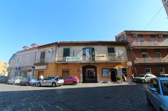 Casa con 15 locali in vendita in Piazza Silvagni, Casagiove