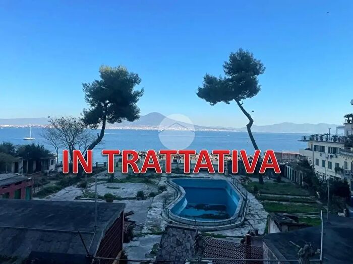 Appartamento trilocale in vendita in Via Ferdinando Russo, Napoli