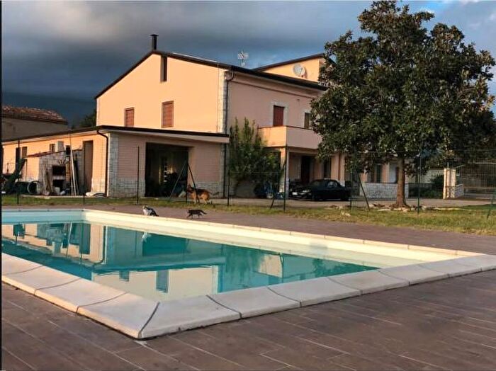 Casa con 6 locali in vendita in Via Acquara, Puglianello