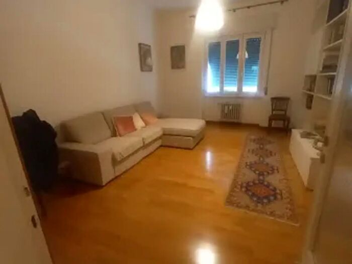 Appartamento con 5 locali in affitto in Via Vincenzo Bellini, Firenze