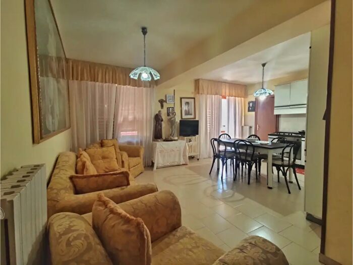 Appartamento con 5 locali in vendita in Via San Lucia, Solofra