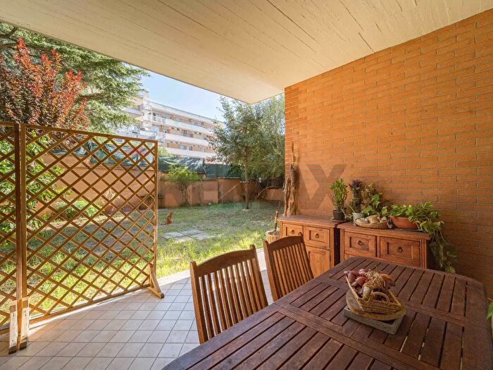 Appartamento con 6 locali in vendita in Via dei Tani, Roma