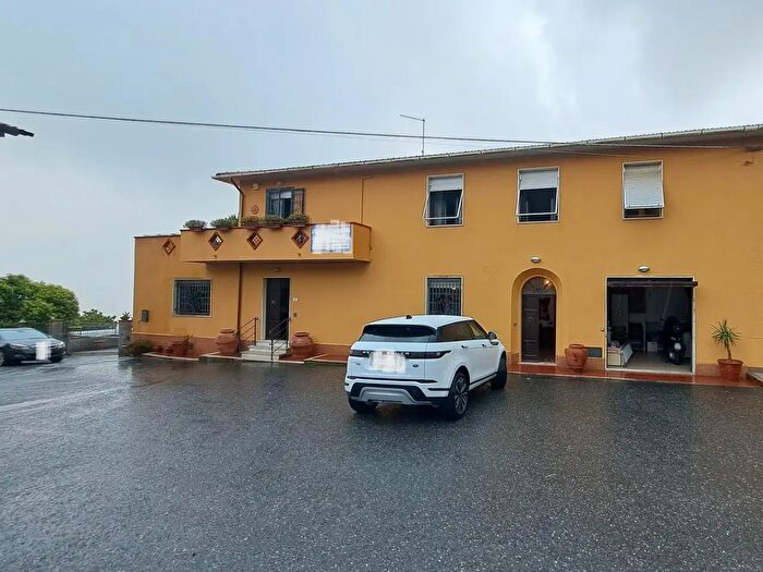 Casa con 8 locali in vendita in Rosignano Marittimo