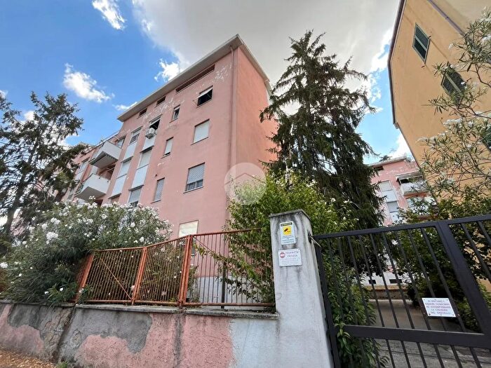 Appartamento trilocale in vendita in Via dei Lanciafiamme, Roma
