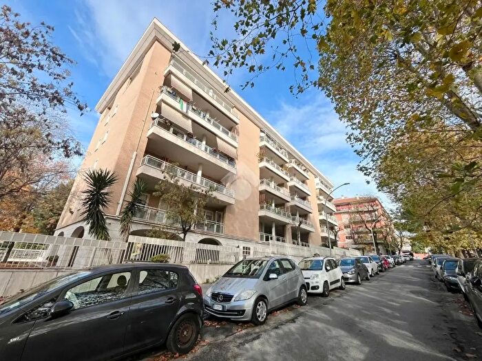 Appartamento bilocale in vendita in Viale Amelia, Roma