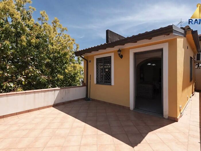 Appartamento quadrilocale in affitto in Via Norma, Valverde