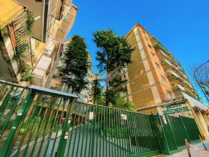 Appartamento trilocale in vendita in Via Bernardo Cavallino, Napoli