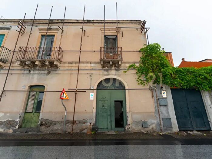 Casa con 5 locali in vendita in Via Tripoli, Aci Castello