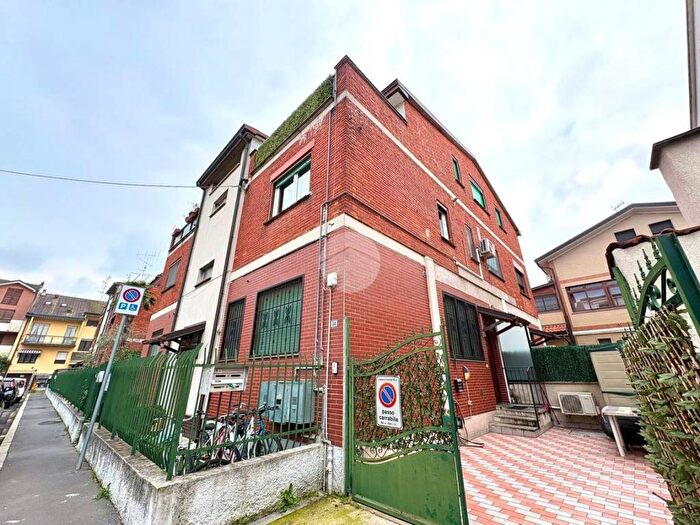 Appartamento bilocale in affitto in VIA UGO FOSCOLO, Centro, Settimo Milanese