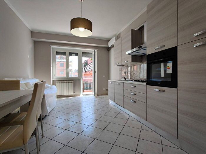 Appartamento trilocale in affitto in Via Vallo della Lucania, Borghesiana, Roma