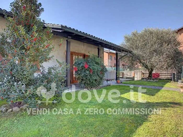 Casa con 5 locali in vendita in Via G Mazzini f, Caravate