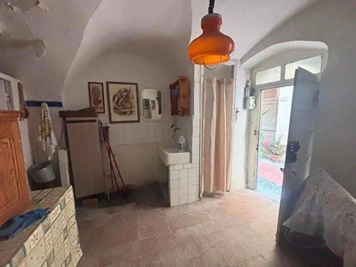 Appartamento bilocale in vendita in Vico Sotto Forni, Ventimiglia
