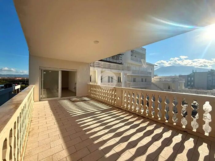 Appartamento con 5 locali in vendita in Via Annibale De Carolis, Volla