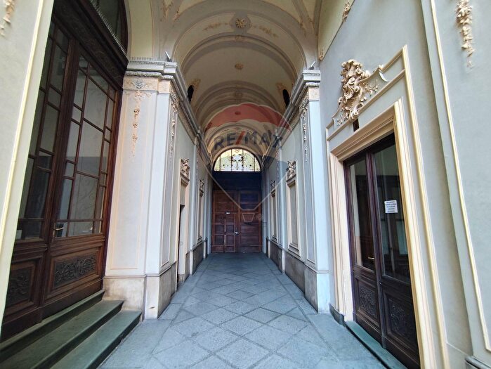 Appartamento con 5 locali in vendita in Via Po, Torino