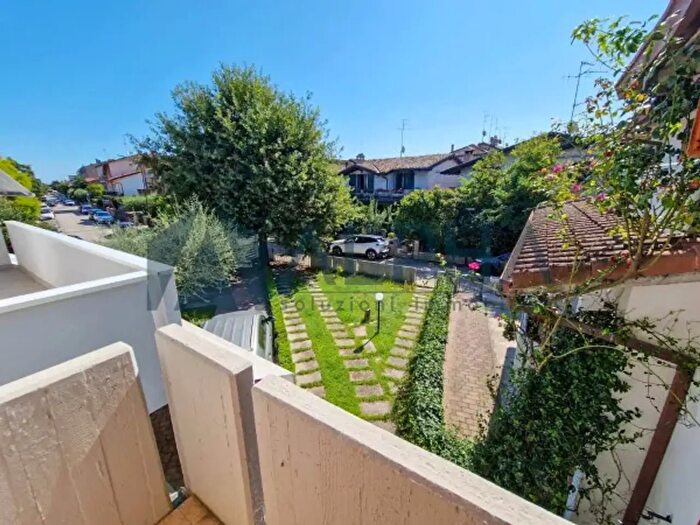 Casa con 6 locali in vendita in Via Senigallia, Ravenna