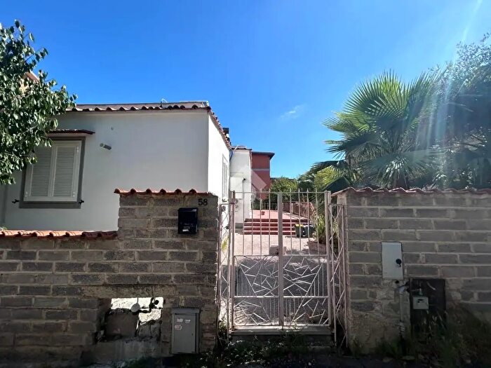 Casa quadrilocale in vendita in Via Calatafimi, Marino