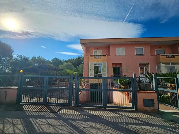 Casa con 5 locali in vendita in Camigliano