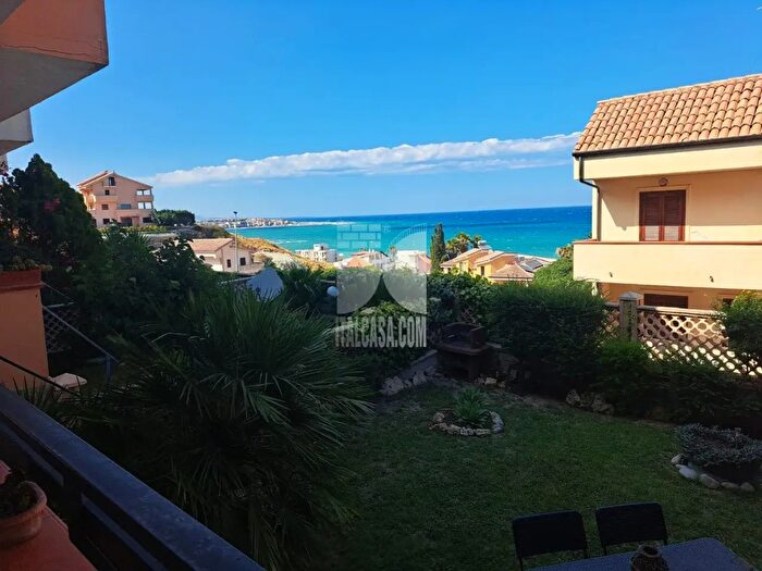 Casa con 5 locali in vendita in Via Sibaris, Crotone