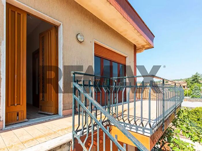 Appartamento con 5 locali in vendita in Via Tondo, Pedara