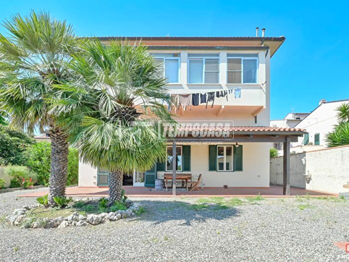 Appartamento con 5 locali in vendita in Via del Pastore, Livorno
