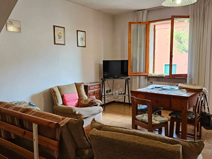 Casa con 5 locali in vendita in Centinarola d, Fano