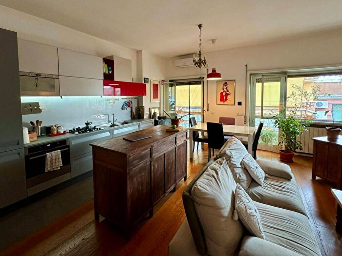 Appartamento trilocale in affitto in Via dellImpruneta, Magliana, Roma