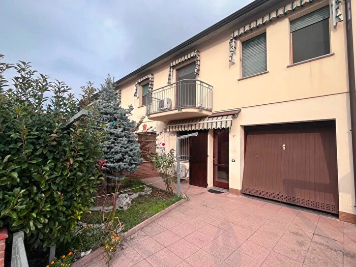 Casa con 5 locali in vendita in Copparo