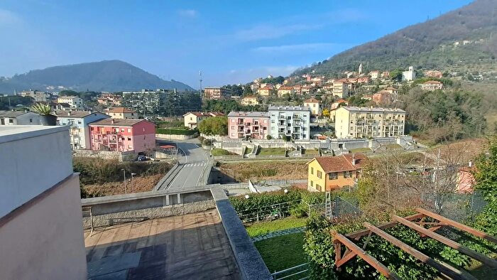 Appartamento quadrilocale in vendita in Via Rio Torbido, Genova