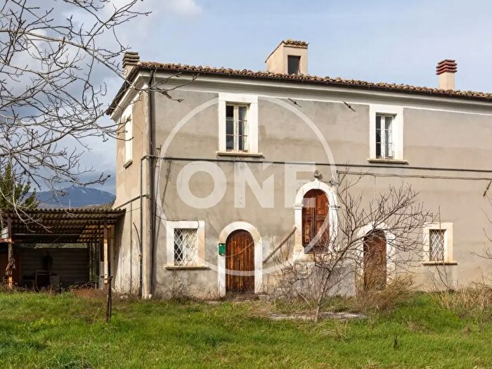 Casa con 7 locali in vendita in Contrada San Clemente, Castiglione A Casauria