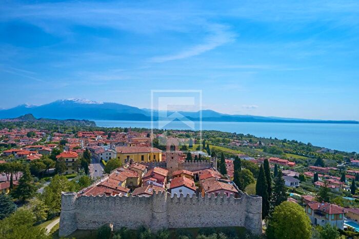 Appartamento trilocale in vendita in Via del Castello, Moniga Del Garda