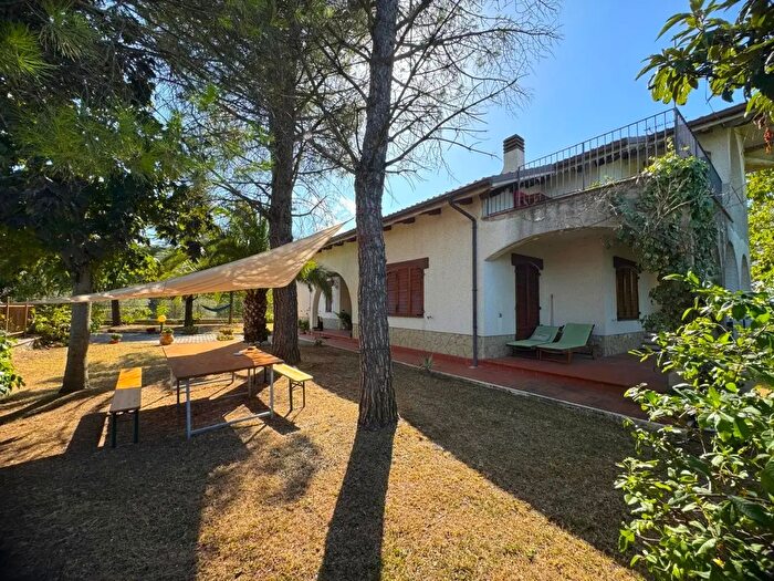 Casa con 11 locali in vendita in Contrada Crocifisso, Penna San Giovanni