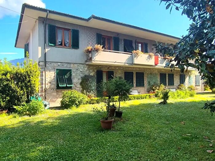 Casa con 7 locali in vendita in a S Martino, Capannori