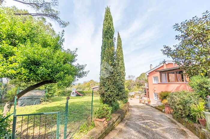 Casa con 7 locali in vendita in Via Alida Valli, Roma