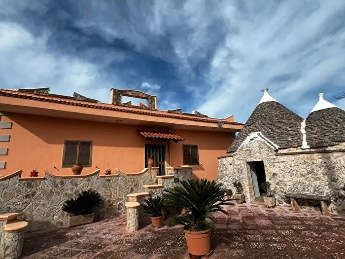 Casa con 6 locali in vendita in Cda Papadomenico, Martina Franca