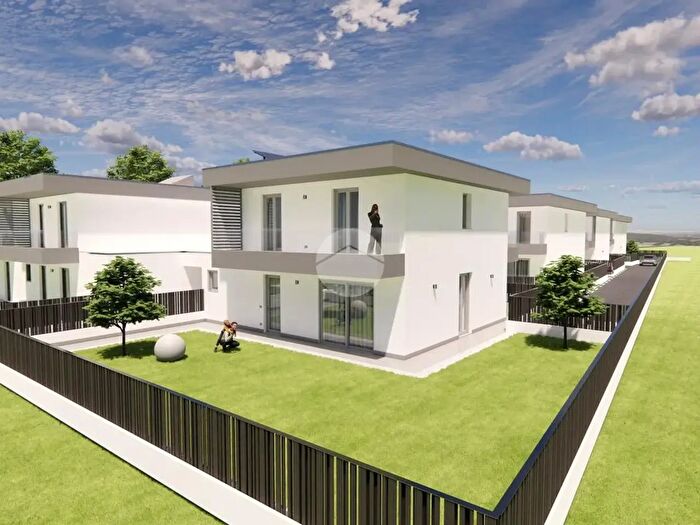 Casa quadrilocale in vendita in Viale Aldo Moro, Calcio