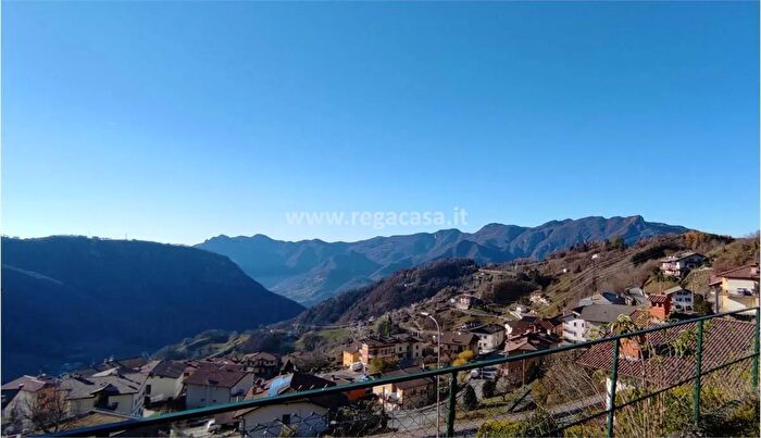 Appartamento trilocale in vendita in Via Villa Dossena Bg, Dossena