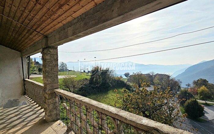 Casa con 5 locali in vendita in Via Pia, Parzanica