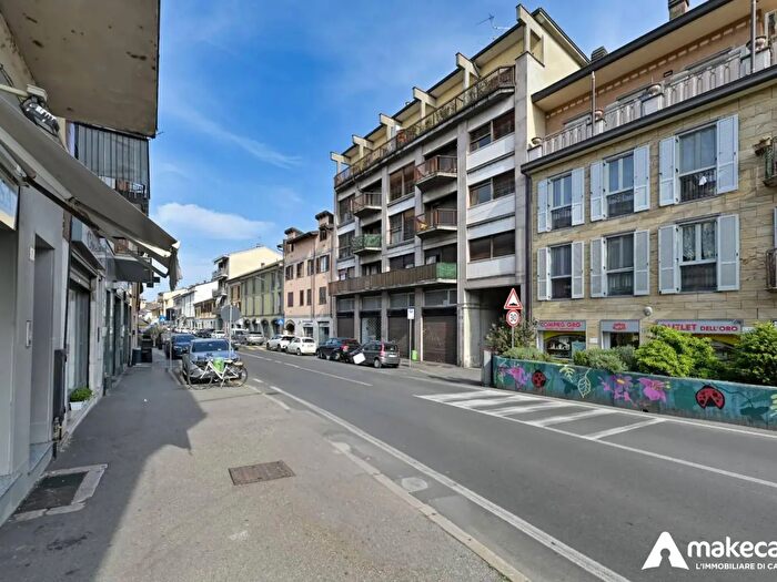 Appartamento trilocale in vendita in Via Dezza, Melegnano