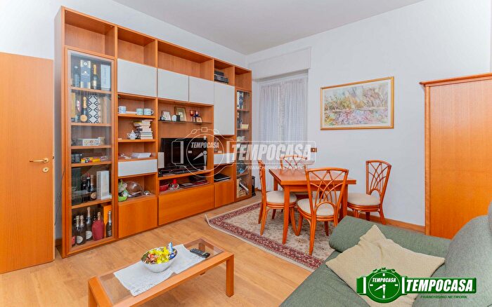 Appartamento trilocale in vendita in Via Chinotto, Milano