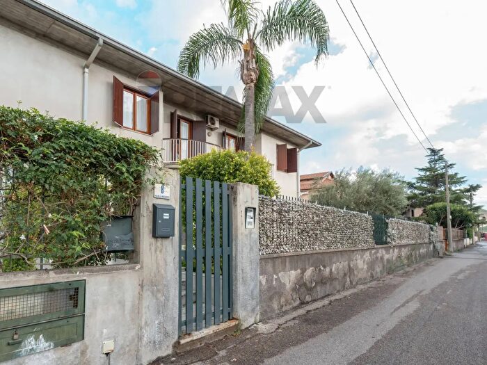 Appartamento con 7 locali in vendita in Via delle Margherite, Misterbianco